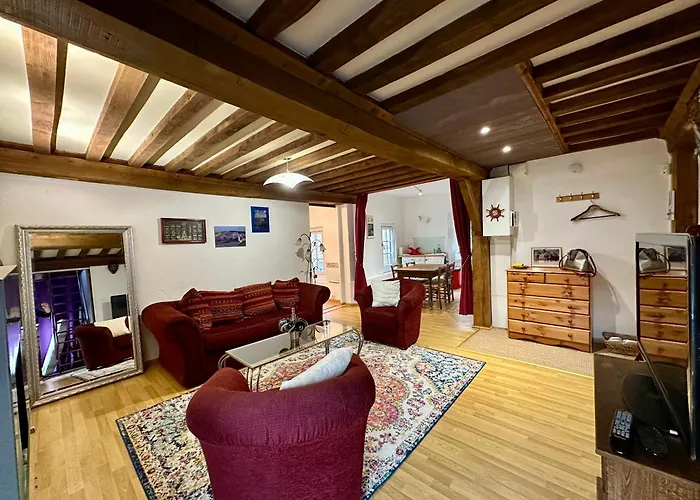 Spacious Flat 65 Sqm With Beach And Cliffs At 100M